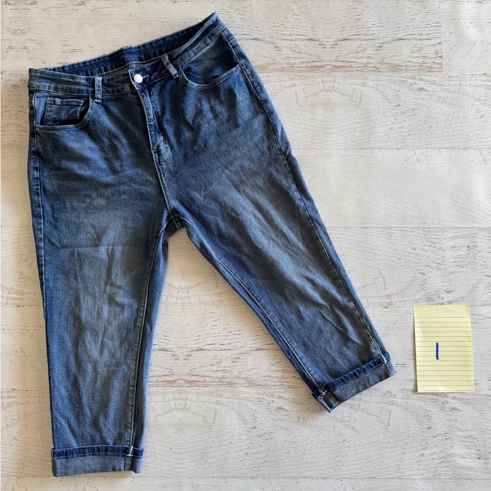 Capri length jeans. Gently used. Shein Curve size 0XL.